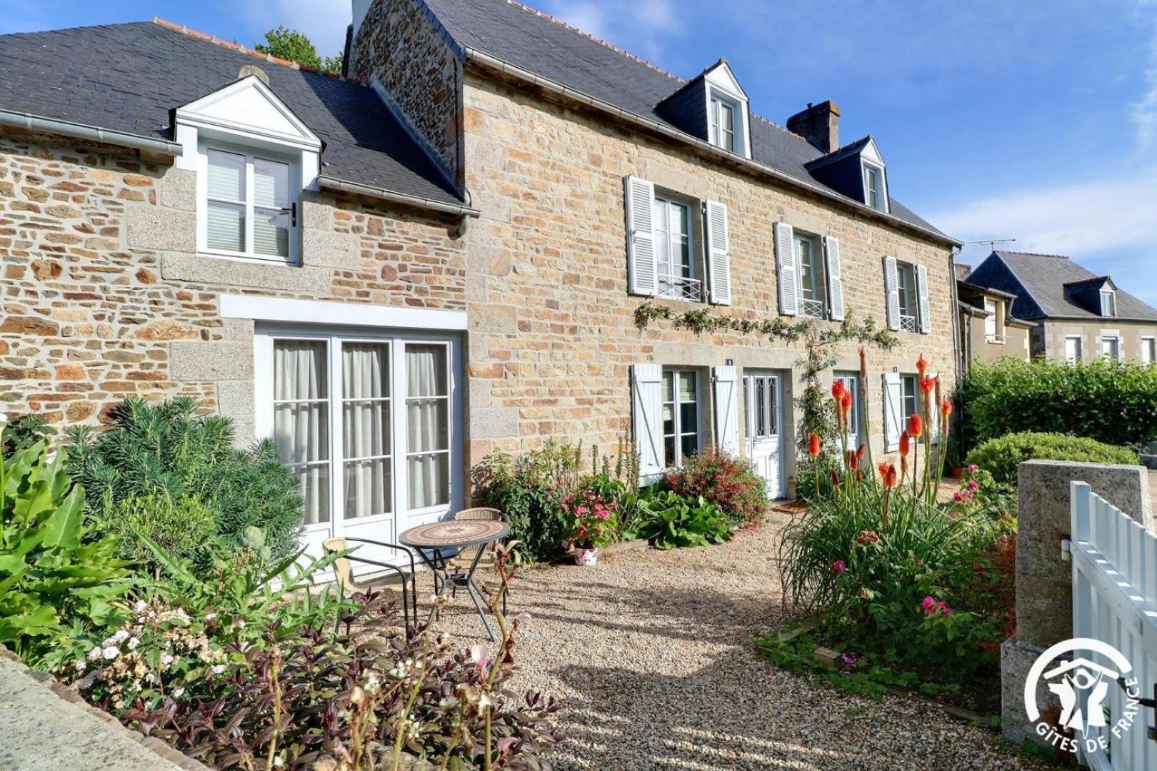 Bed and Breakfast Le Jardin De Quercus Bazouges-la-Pérouse Exteriér fotografie
