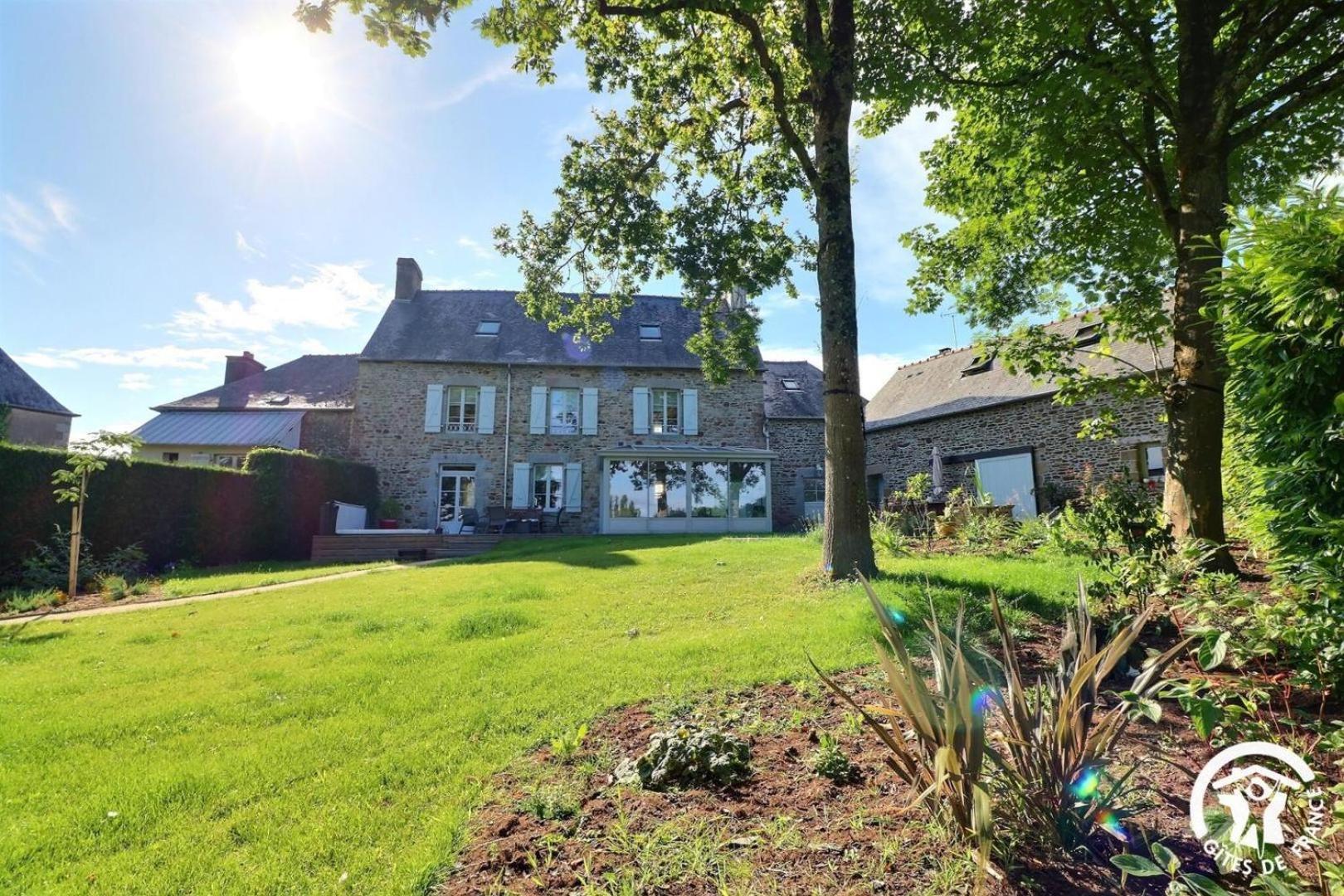 Bed and Breakfast Le Jardin De Quercus Bazouges-la-Pérouse Exteriér fotografie